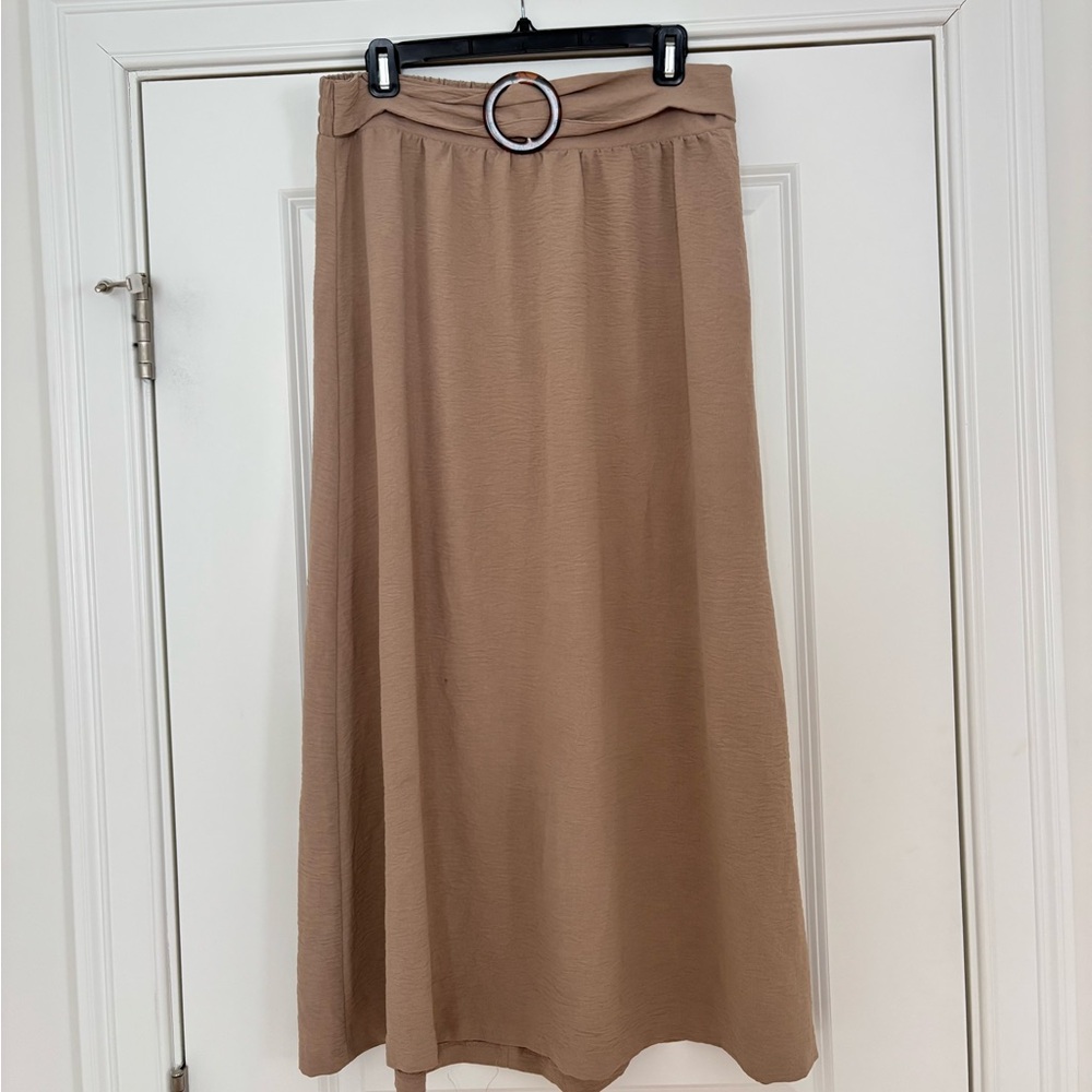 Chic A-Line Tan Skirt with Ring Accent